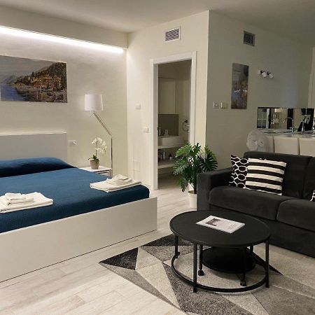 Terrazza Sul Lago - Acquaseria, San Siro By Lovecomo Extérieur photo
